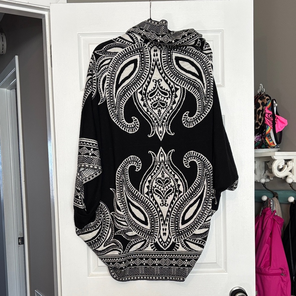 Chico's Black and White Patterned Shawl - Picture 4 of 4